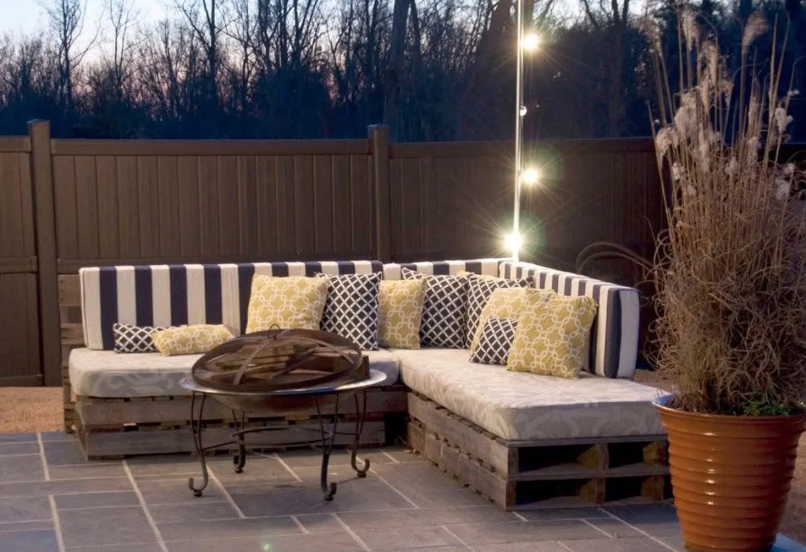 Terraza iluminada para cursos técnicos de inmuebles